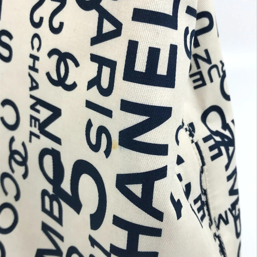 CHANEL White Canvas Logo Shoulder Bag - Picture 5 of 15